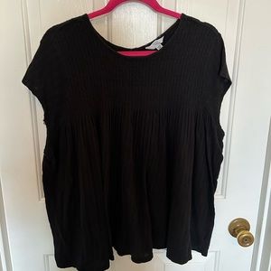 Black smocked t shirt